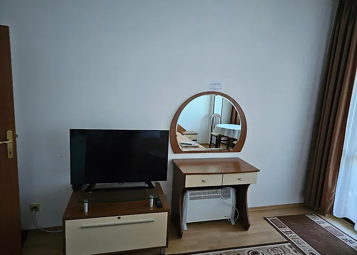 Studio In Flora Aparthotel