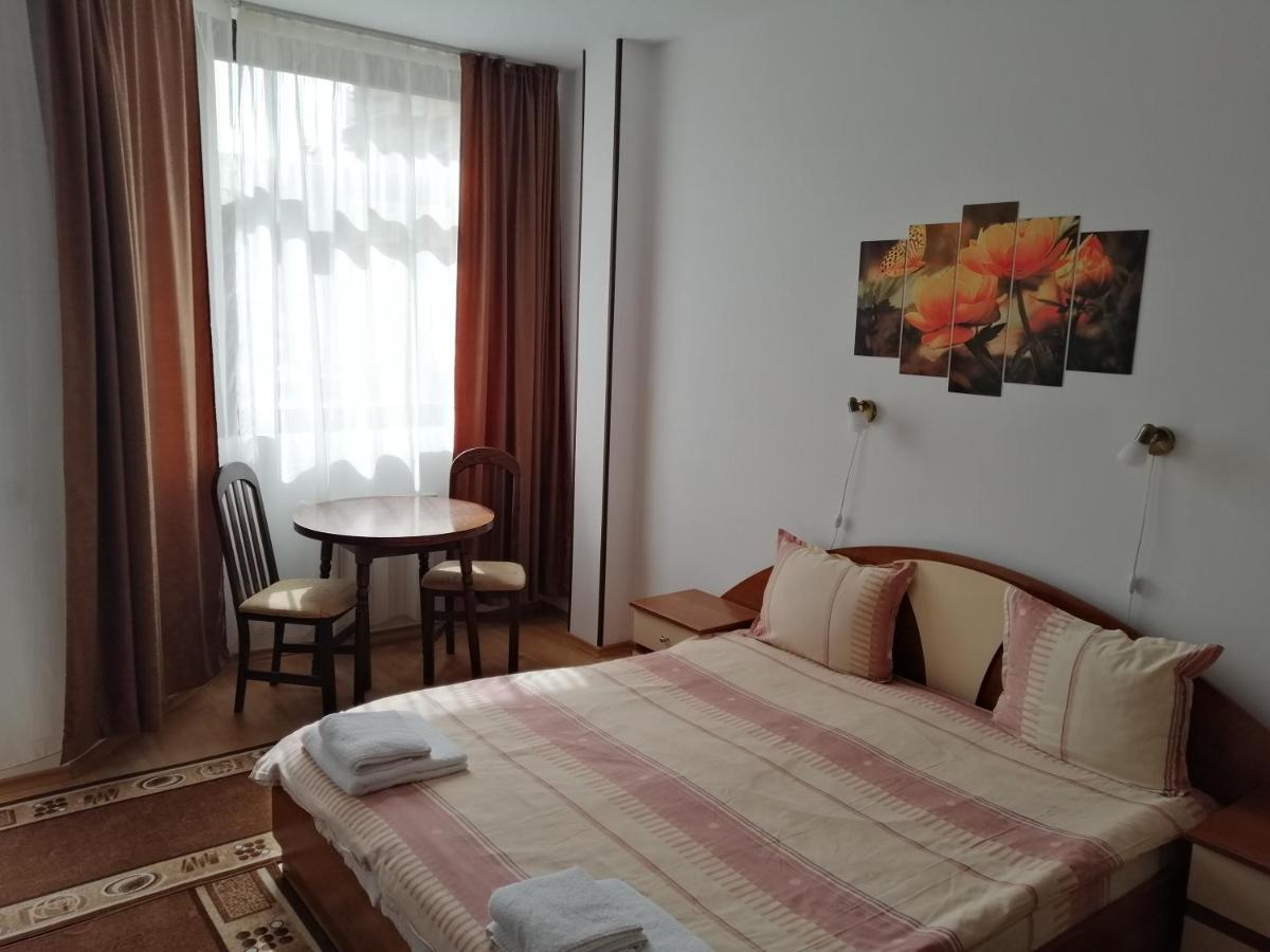 Apartment In Flora *