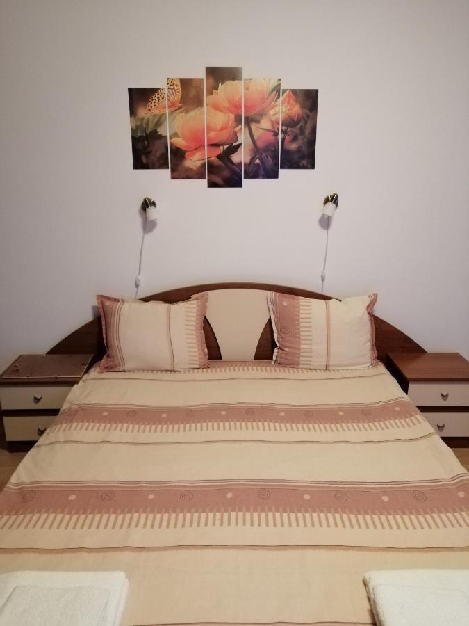 In Flora Apartment *