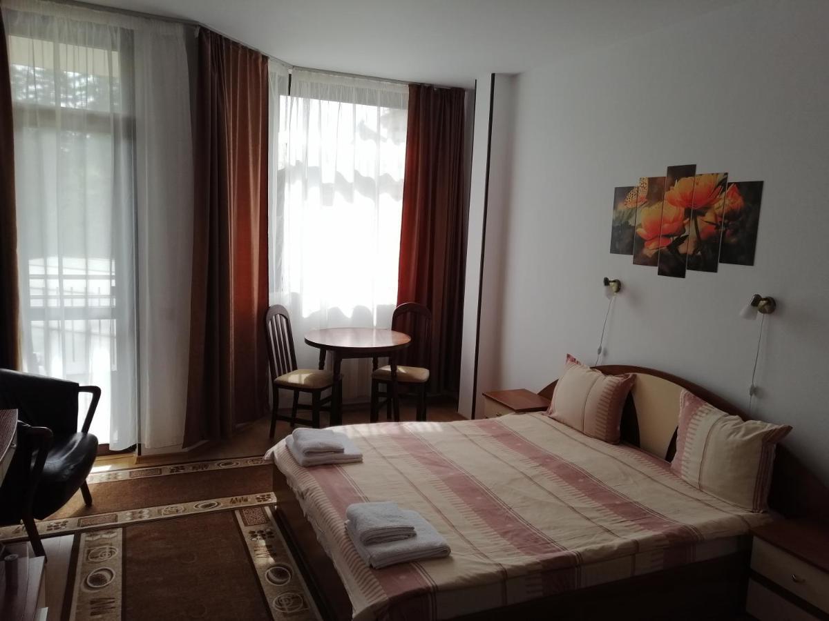 Apartment In Flora